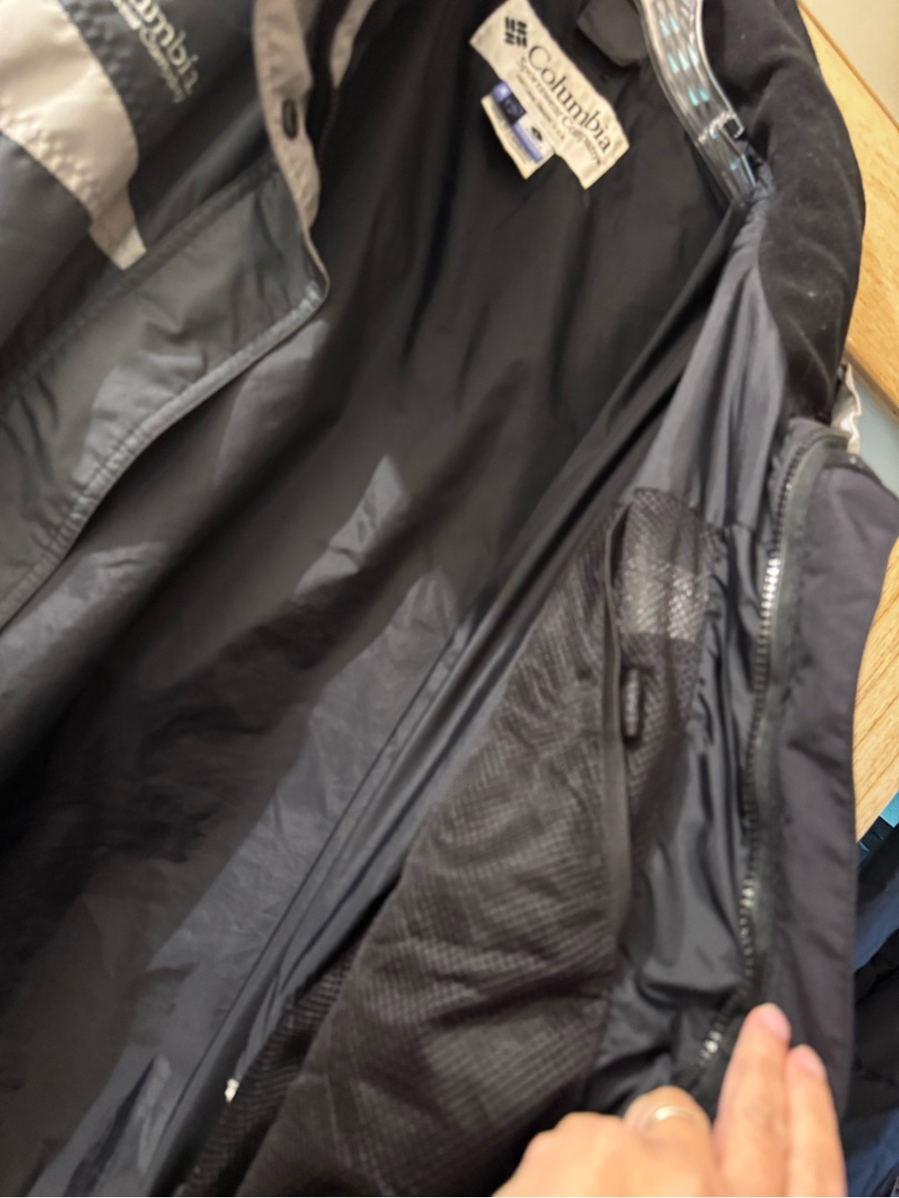 Columbia Gray and Black Ski Jacket - Picture 3 of 4